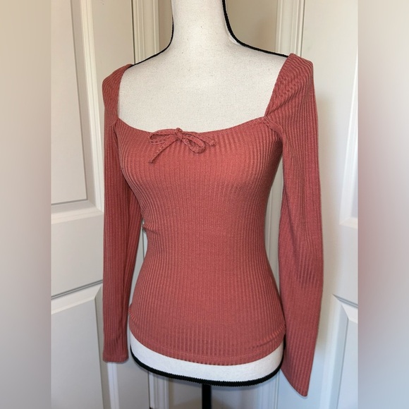 Tops - Boutique, ribbed, long sleeve square neck line shirt with bow